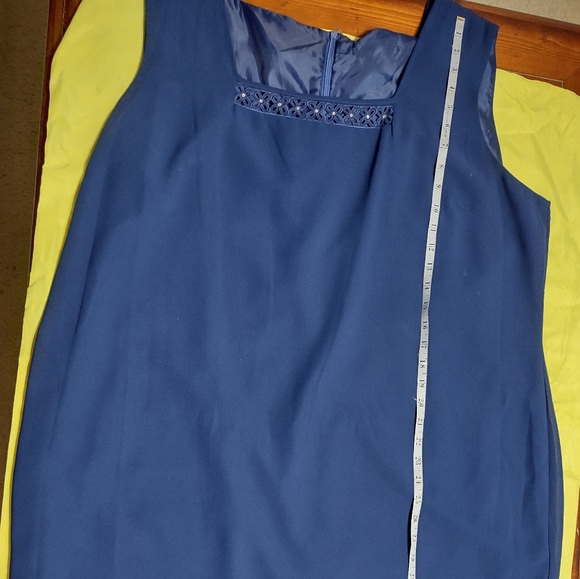 Dress - Picture 9 of 9